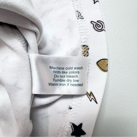 Peloton x Roller Rabbit Pajama Top Stars Lighting Bolt Peloton Logo Small - Picture 10 of 10